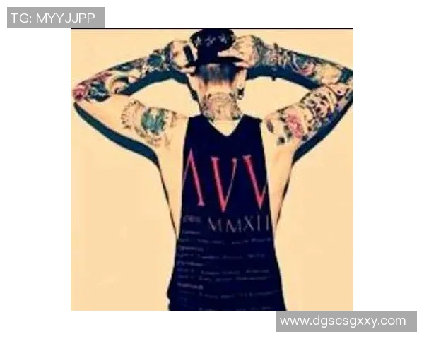 霸气侧漏！小佩顿满背美杜莎头像+伏地魔纹身！