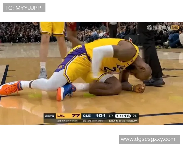 湖人惨败雷霆!詹皇空砍22+10+6,里夫斯摊手抱怨,东契奇也救不了